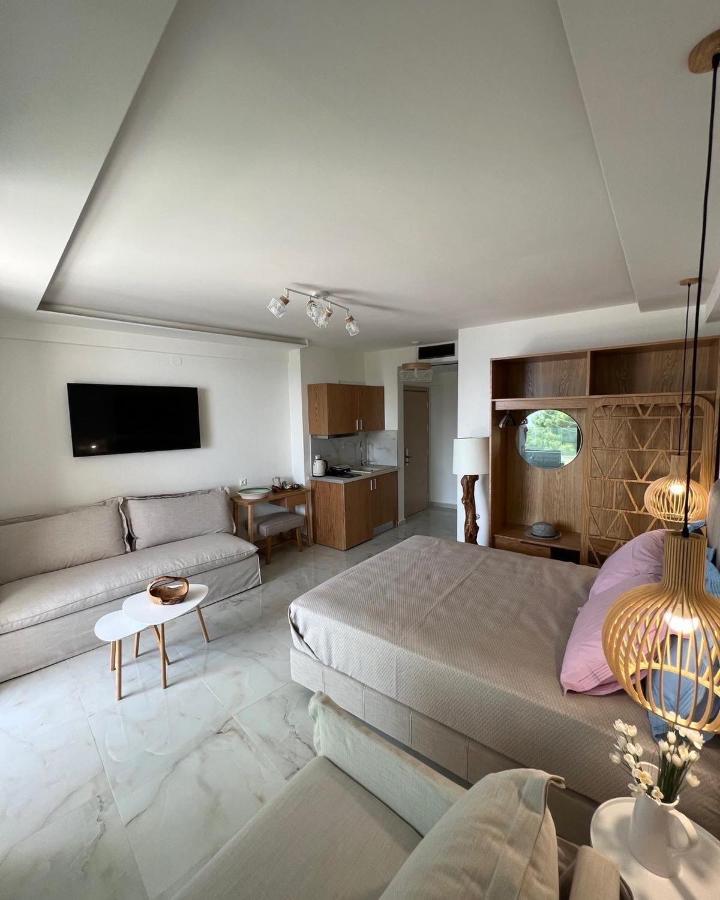 Wide Blue Luxury Boutique Suites เนโอสมาร์มาราส ภายนอก รูปภาพ