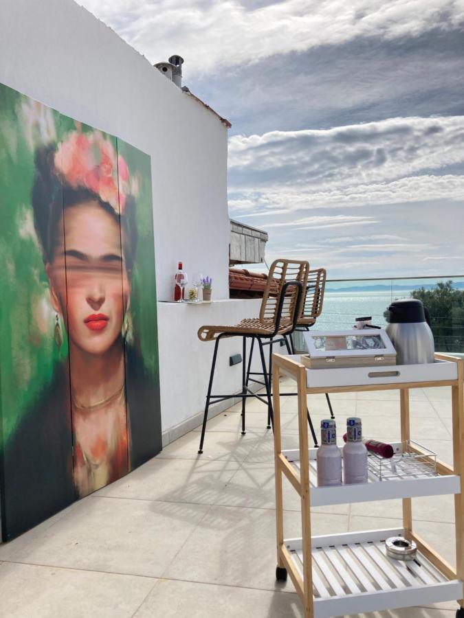 Wide Blue Luxury Boutique Suites เนโอสมาร์มาราส ภายนอก รูปภาพ