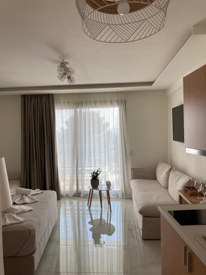 Wide Blue Luxury Boutique Suites เนโอสมาร์มาราส ภายนอก รูปภาพ