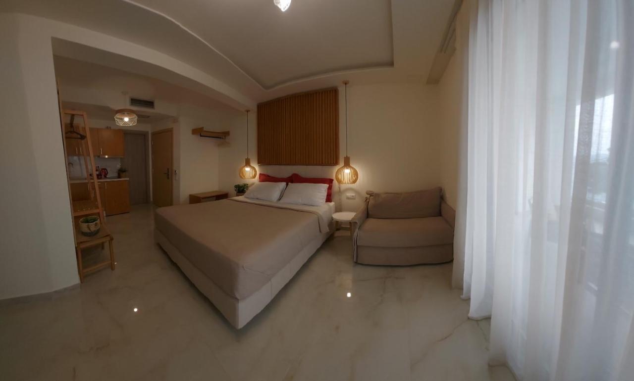 Wide Blue Luxury Boutique Suites เนโอสมาร์มาราส ภายนอก รูปภาพ